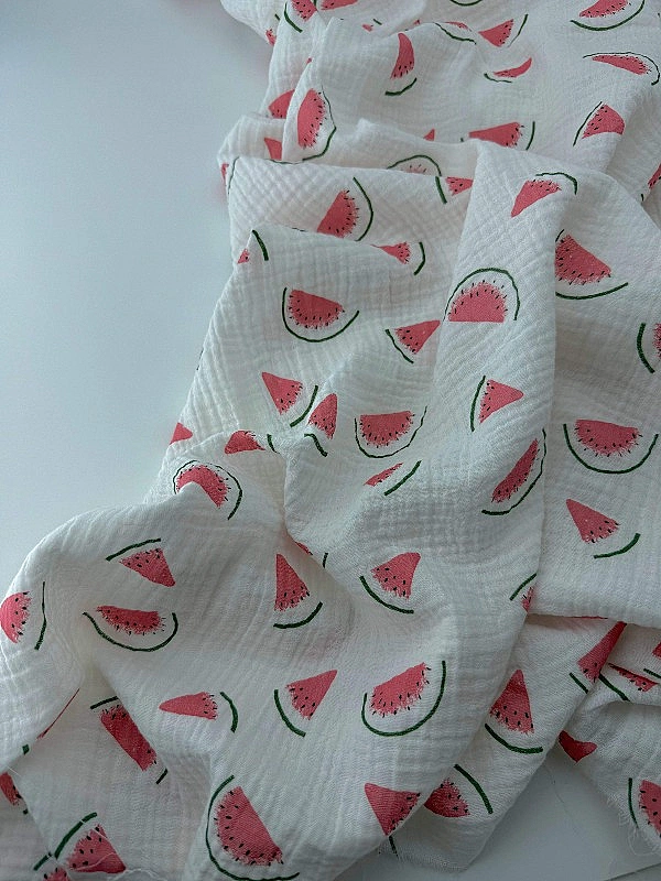 M 4005 C2 Муслін жатка 2-х шаровий принт фрукти,ягоди, овочі кавуни шматочки на молочному 100% бавов