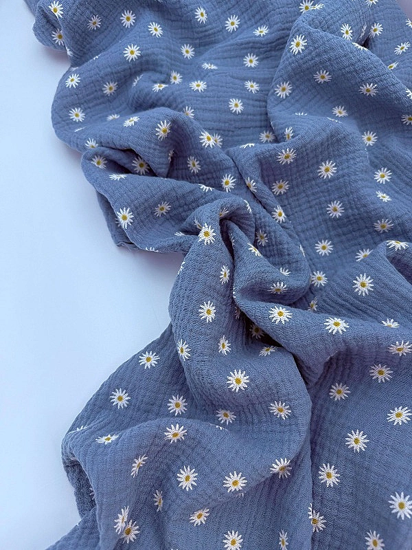 M 5007 C84 Муслін жатка 2-х шаровий принт квіти ромашки білі середні на сіро-синьому 100% бавовна 13