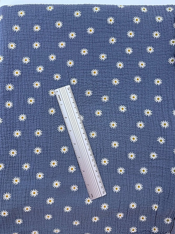 M 5007 C84 Муслін жатка 2-х шаровий принт квіти ромашки білі середні на сіро-синьому 100% бавовна 13