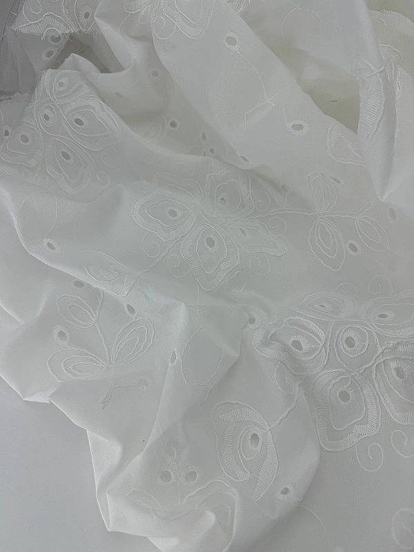 CANDY-C016 Батист вишивка набивна принт квіти великі на молочному 100% бавовна 135см 90-100 грам/м.к