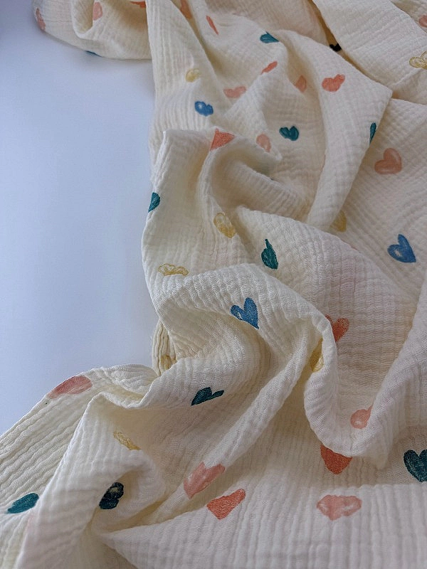 M 06601 C03 | RAINBOW-C06 Муслін жатка 2-х шаровий принт LOVE сердечки великі акварельні різнокольор