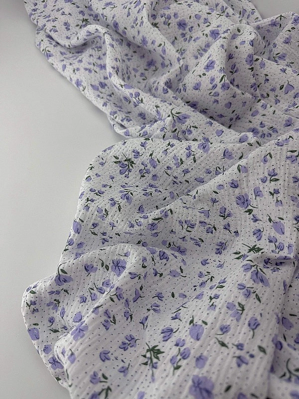 M 07301 C02 | RAINBOW-C07 Муслін жатка 2-х шаровий принт квіти фіолетові з крапорчками на молочному