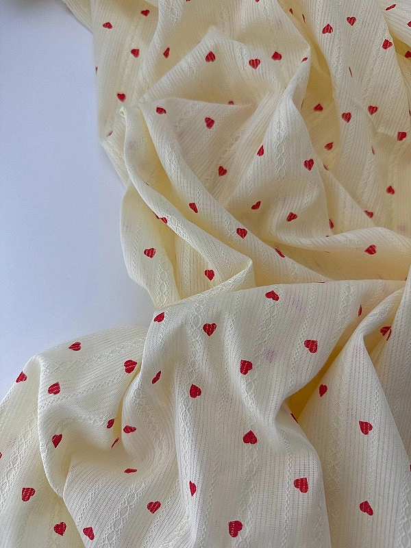 BESS-C00002 батист принт LOVE сердечки червоні дрібні вишивка на лимонному 100% бавовна 150 см 90-10