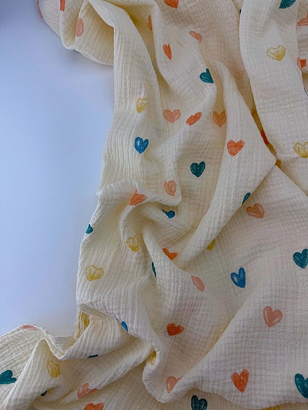 RAINBOW-C06102 Муслін 2-х шаровий принт LOVE сердечки великі акварельні різнокольорові на айворі 100