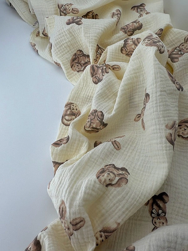 M 2001 C3 Муслін 2-х шаровий принт звірята зайчата бежеві на айворі 100% бавовна 135-140 см 125-135