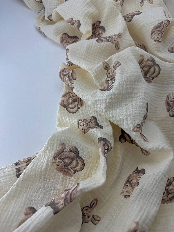 M 2001 C3 Муслін 2-х шаровий принт звірята зайчата бежеві на айворі 100% бавовна 135-140 см 125-135