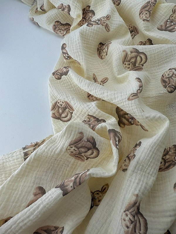 M 2001 C3 Муслін 2-х шаровий принт звірята зайчата бежеві на айворі 100% бавовна 135-140 см 125-135