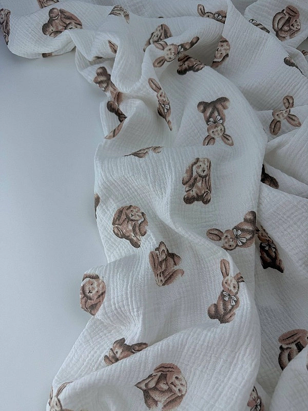 M 2002 C2 Муслін 2-х шаровий принт звірята зайчата бежеві на молочному 100% бавовна 135-140 см 125-1