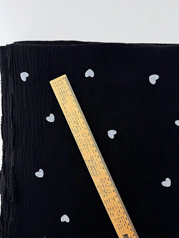 M 303 C01 Муслін 2-х шаровий принт LOVE сердечки середні білі на чорному 100% бавовна 135-140 см 125