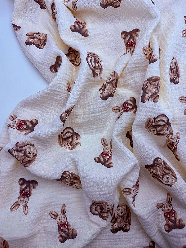 M 2000 C3 Муслін жатка 2-х шаровий принт звірята зайчата бежеві з рожевим бантиком 100% бавовна 135-