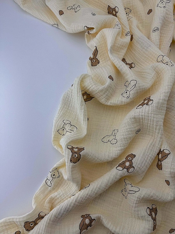 M 2054 C3 Муслін 2-х шаровий принт звірята ведмедик з сердечком на айворі 100% бавовна 160 см 125-13