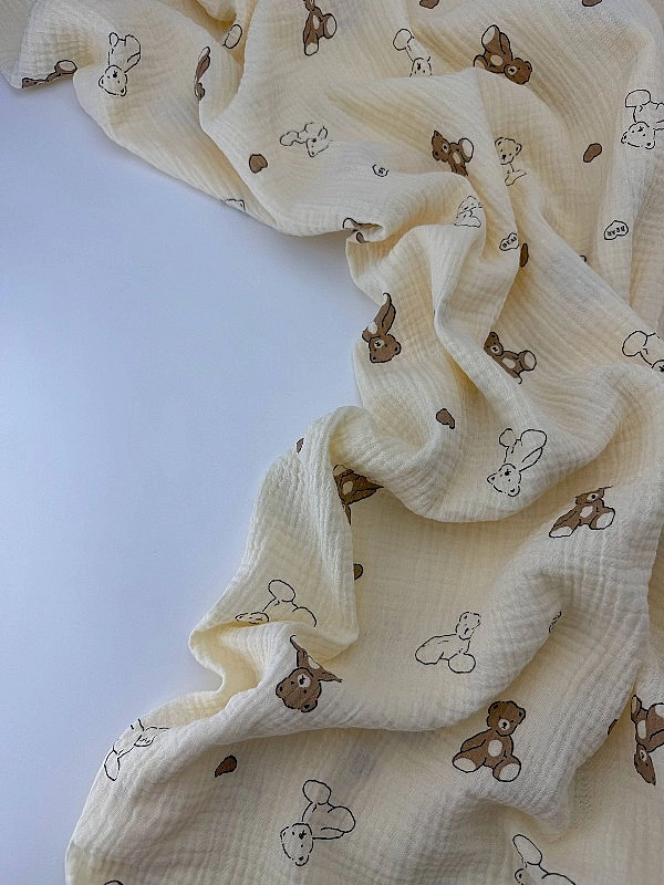 M 2054 C3 Муслін 2-х шаровий принт звірята ведмедик з сердечком на айворі 100% бавовна 160 см 125-13