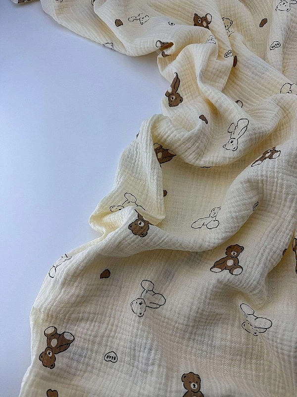 M 2054 C3 Муслін 2-х шаровий принт звірята ведмедик з сердечком на айворі 100% бавовна 160 см 125-13