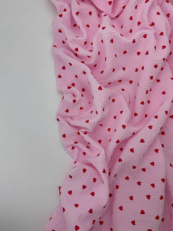 M 315 C16 Муслін жатка 2-х шаровий принт LOVE сердечки червоні дрібні на рожевому 100% бавовна 135-1