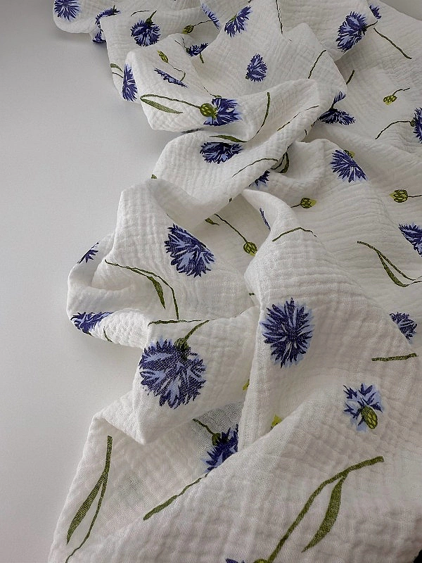 M 5030 C2 Муслін жатка 2-х шаровий принт квіти волошки на молочному 100% бавовна 135-140 см 125-135