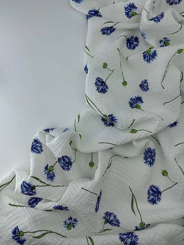 M 5030 C2 Муслін жатка 2-х шаровий принт квіти волошки на молочному 100% бавовна 135-140 см 125-135