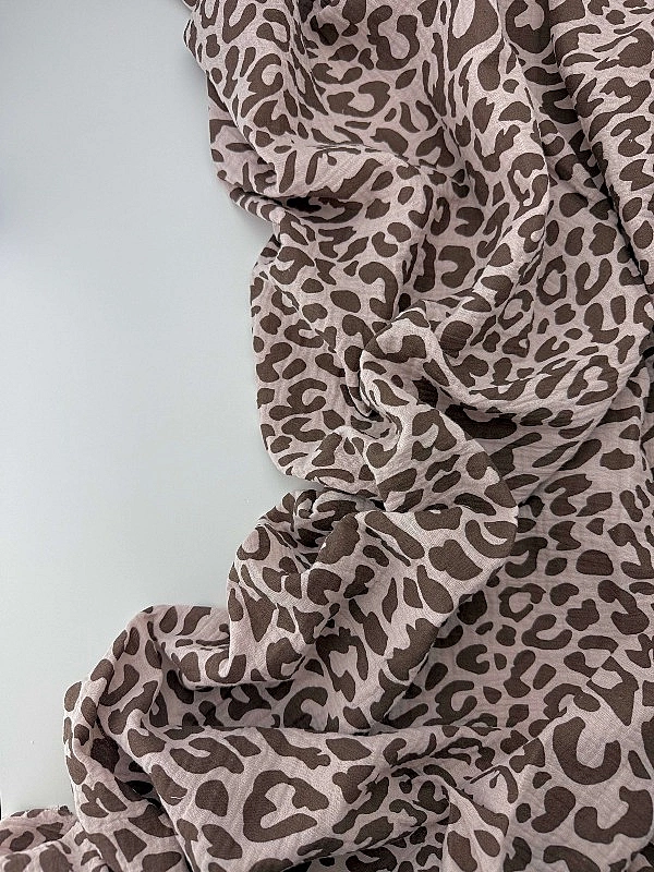 M 110 C5 Муслін жатка 2-х шаровий принт цятки леопард коричневі на бежево-пудровому 100% бавовна 135