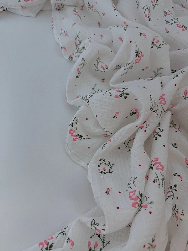 M 5003 C2 Муслін жатка 2-х шаровий принт квіти прованс рожеві на молочному 100% бавовна 135-140 см 1