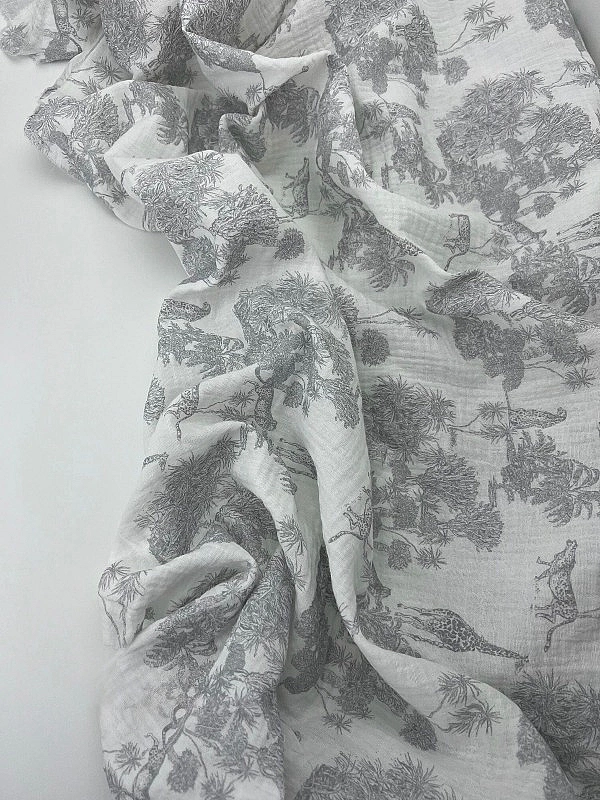 M 101 C2 Муслін жатка 2-х шаровий принт Діор Сафарі сірий на молочному 100% бавовна 135-140 см 125-1