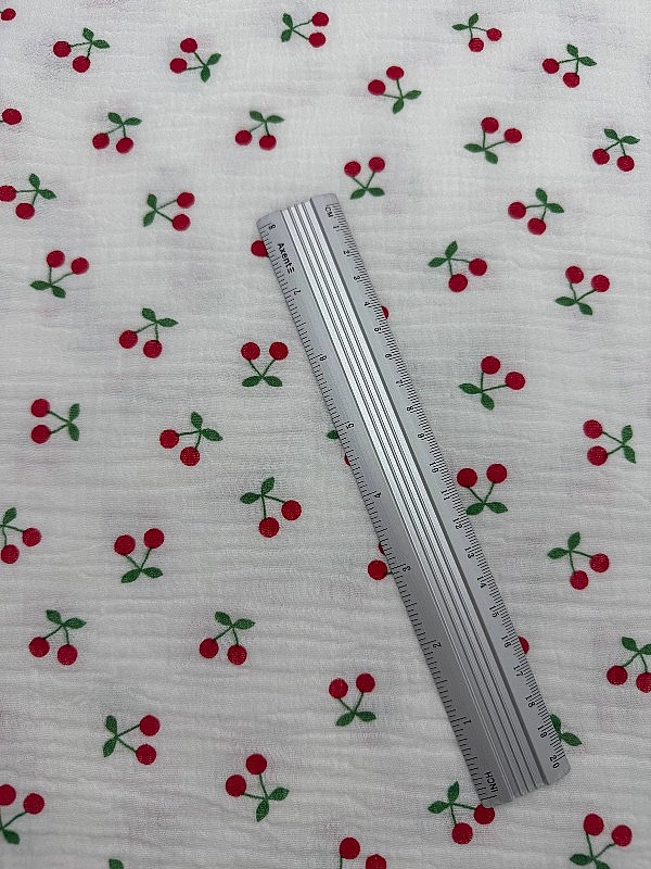 M 4003 C2 Муслін жатка 2-х шаровий принт фрукти,ягоди, овочі вишеньки червоні на молочному 100% баво