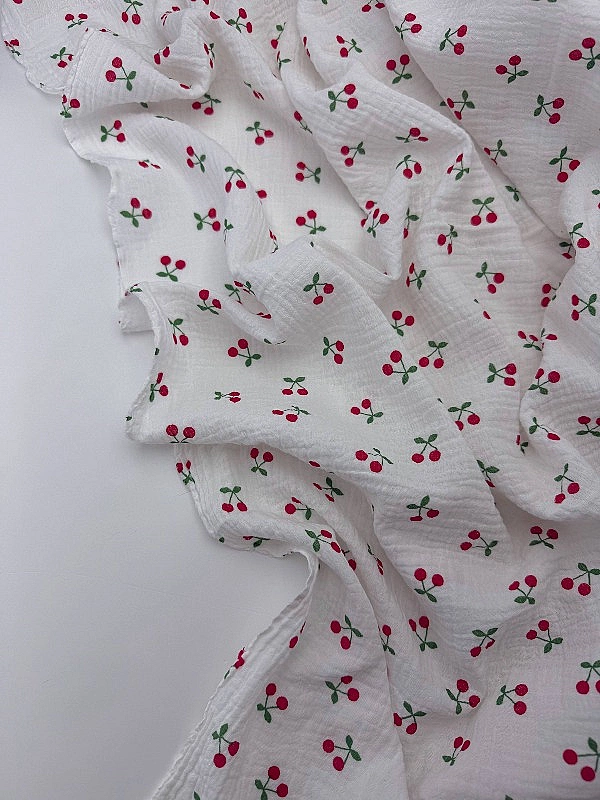 M 4003 C2 Муслін жатка 2-х шаровий принт фрукти,ягоди, овочі вишеньки червоні на молочному 100% баво