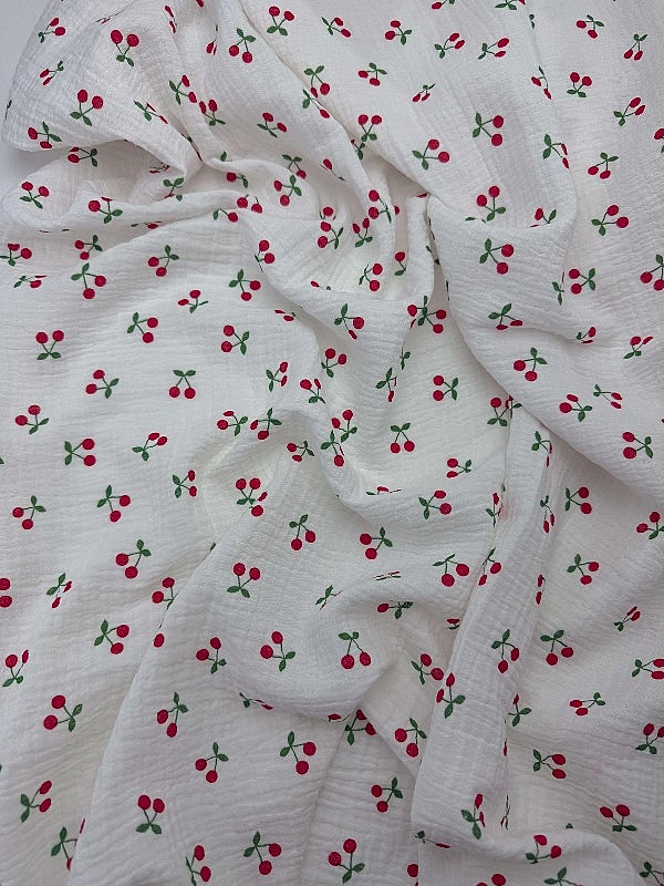 M 4003 C2 Муслін жатка 2-х шаровий принт фрукти,ягоди, овочі вишеньки червоні на молочному 100% баво