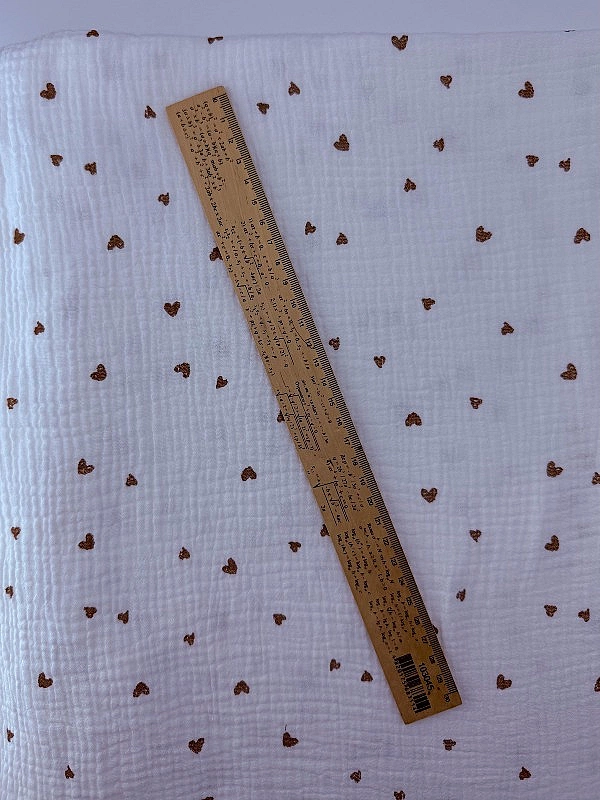 M 301 C2 Муслін жатка 2-х шаровий принт LOVE сердечки дрібні коричневі намальовані на молочному 100%