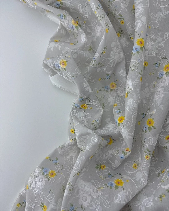 CANDY-C186 батист принт квіти Вишивка жовті і блакитні на сірому 100% бавовна 135см 90-100 грам/м.кв
