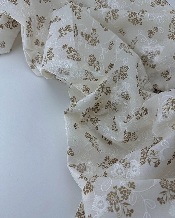 CANDY-C185 батист принт квіти Вишивка бежеві на айворі 100% бавовна 135см 90-100 грам/м.кв.