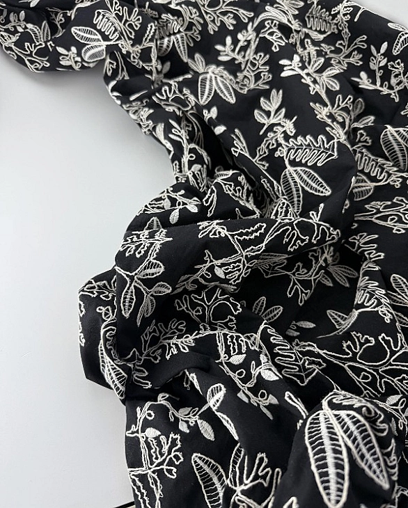 CANDY-C159 батист принт квіти вишивка гілочки, листочки на чорному 100% бавовна 135см 90-100 грам/м.