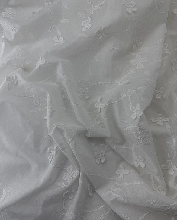 CANDY-C168 батист принт квіти вишивка нашиті на молочному 100% бавовна 135см 90-100 грам/м.кв.