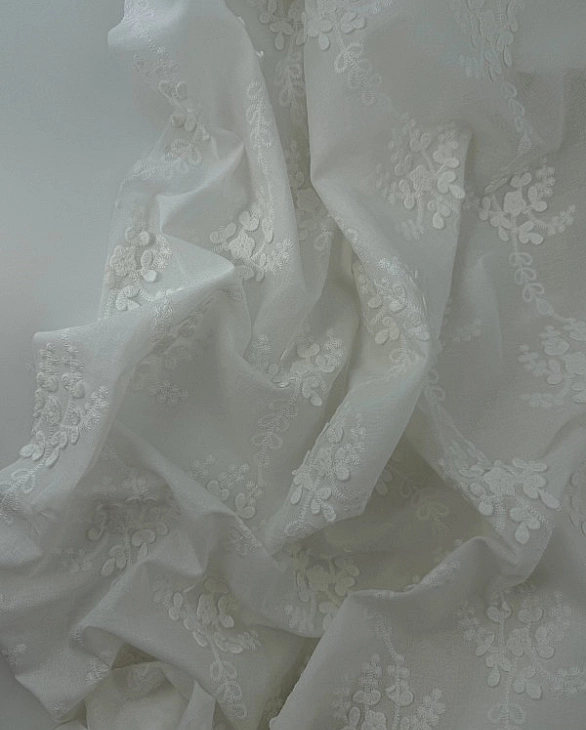 CANDY-C040 батист принт квіти нашиті на молочному 100% бавовна 135см 90-100 грам/м.кв.