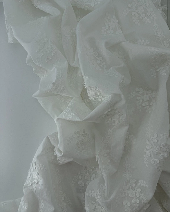 CANDY-C040 батист принт квіти нашиті на молочному 100% бавовна 135см 90-100 грам/м.кв.