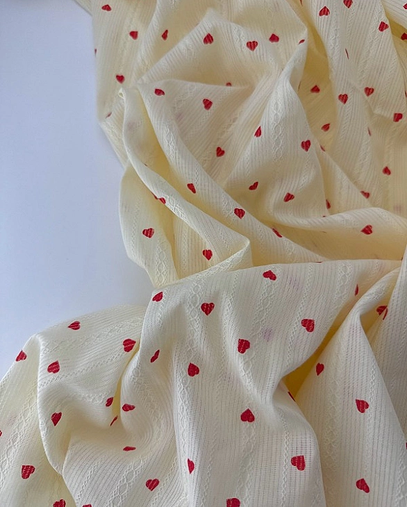 BESS-C00002 батист принт LOVE сердечки червоні дрібні вишивка на лимонному 100% бавовна 150 см 90-10