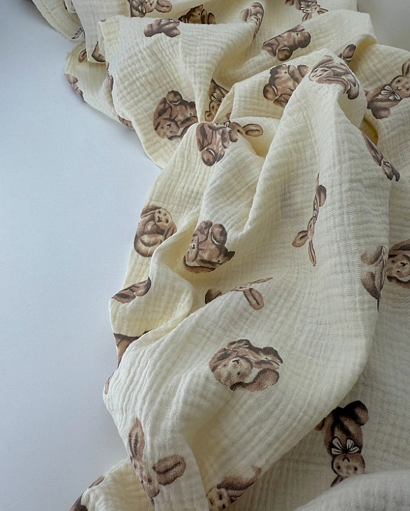 M 2001 C3 Муслін 2-х шаровий принт звірята зайчата бежеві на айворі 100% бавовна 135-140 см 125-135