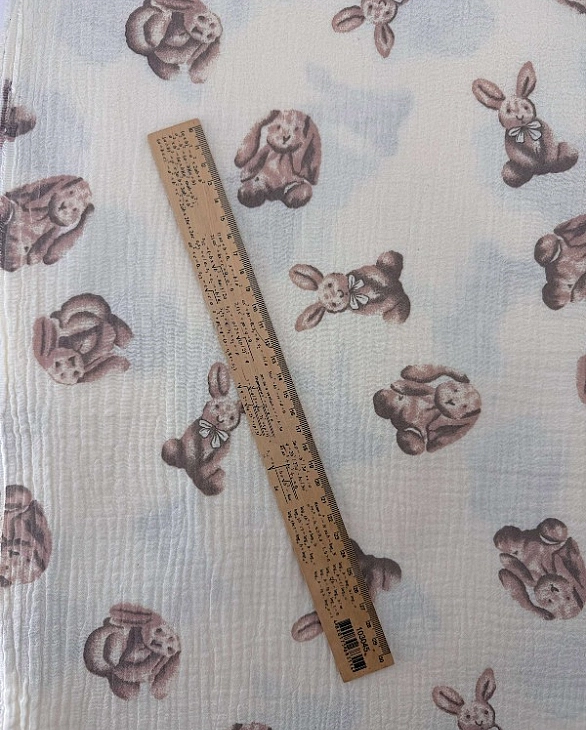 M 2002 C2 Муслін 2-х шаровий принт звірята зайчата бежеві на молочному 100% бавовна 135-140 см 125-1