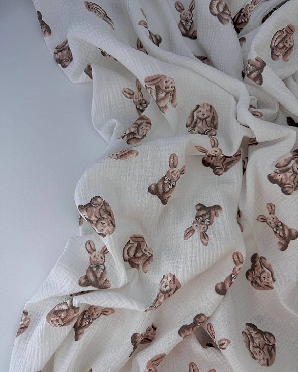 M 2002 C2 Муслін 2-х шаровий принт звірята зайчата бежеві на молочному 100% бавовна 135-140 см 125-1