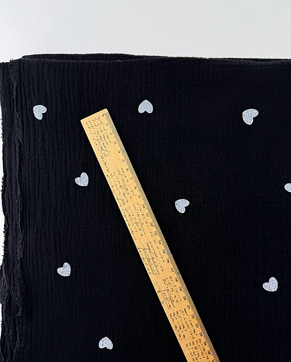 M 303 C01 Муслін 2-х шаровий принт LOVE сердечки середні білі на чорному 100% бавовна 135-140 см 125