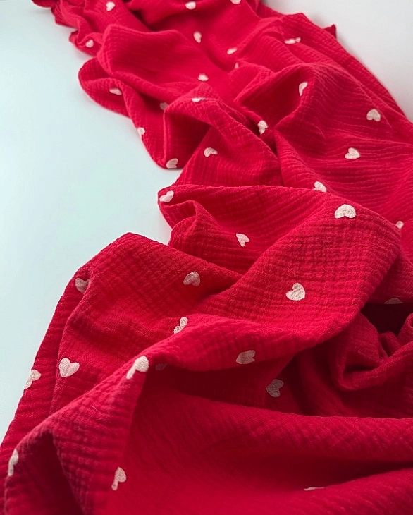 M 303 C36 Муслін 2-х шаровий принт LOVE сердечки середні білі на червоному 100% бавовна 135-140 см 1