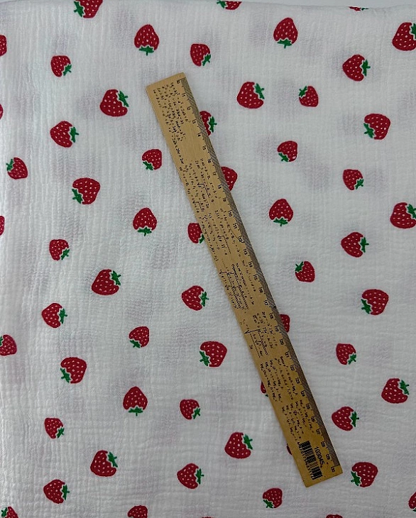 M 4001 C2 Муслін жатка 2-х шаровий принт фрукти,ягоди, овочі полуниці на молочному 100% бавовна 135-