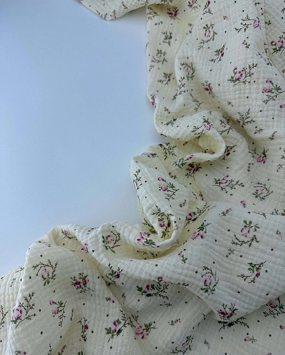 M 5072 C3 Муслін 2-х шаровий принт квіти рожеві дрібні з крапочками на айворі 100% бавовна 160 см 12