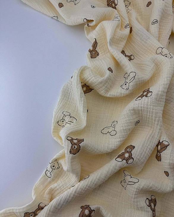 M 2054 C3 Муслін 2-х шаровий принт звірята ведмедик з сердечком на айворі 100% бавовна 160 см 125-13
