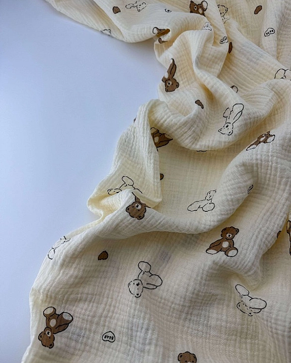 M 2054 C3 Муслін 2-х шаровий принт звірята ведмедик з сердечком на айворі 100% бавовна 160 см 125-13