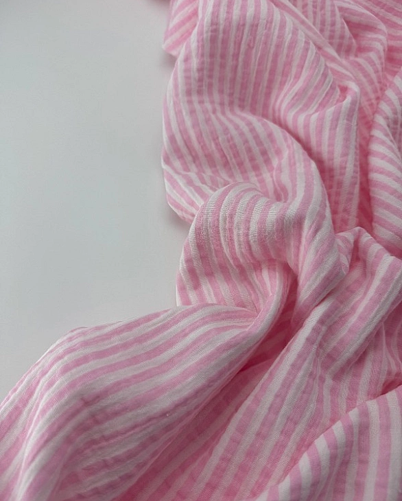 M 6002 C16 Муслін 2-х шаровий принт геометричний смужка на біло-рожевому 100% бавовна 160 см 125-135