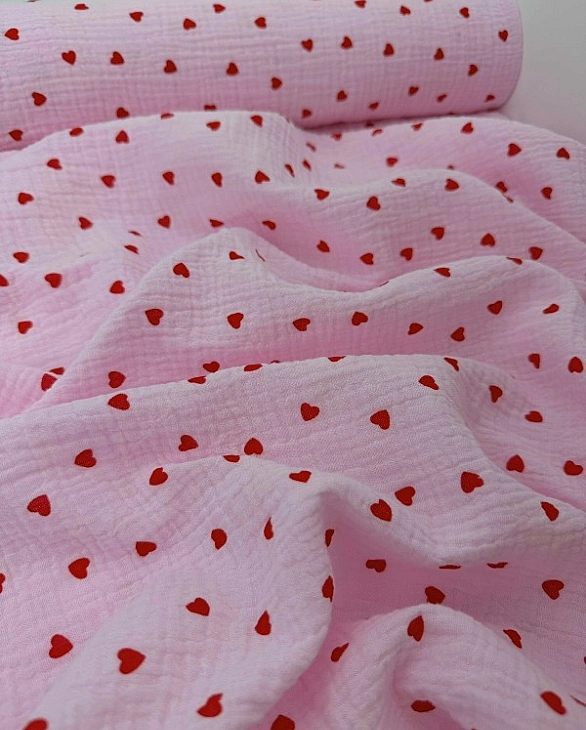 M 315 C16 Муслін жатка 2-х шаровий принт LOVE сердечки червоні дрібні на рожевому 100% бавовна 135-1