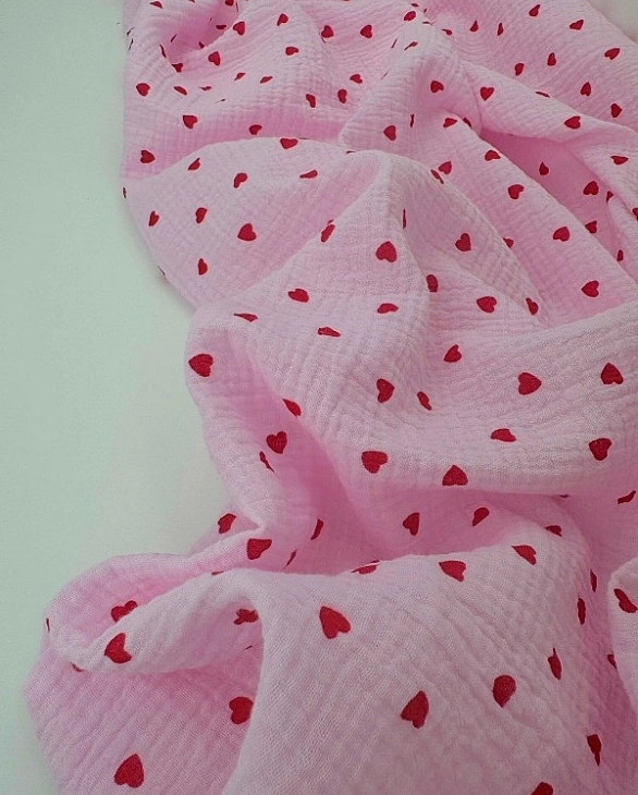 M 315 C16 Муслін жатка 2-х шаровий принт LOVE сердечки червоні дрібні на рожевому 100% бавовна 135-1