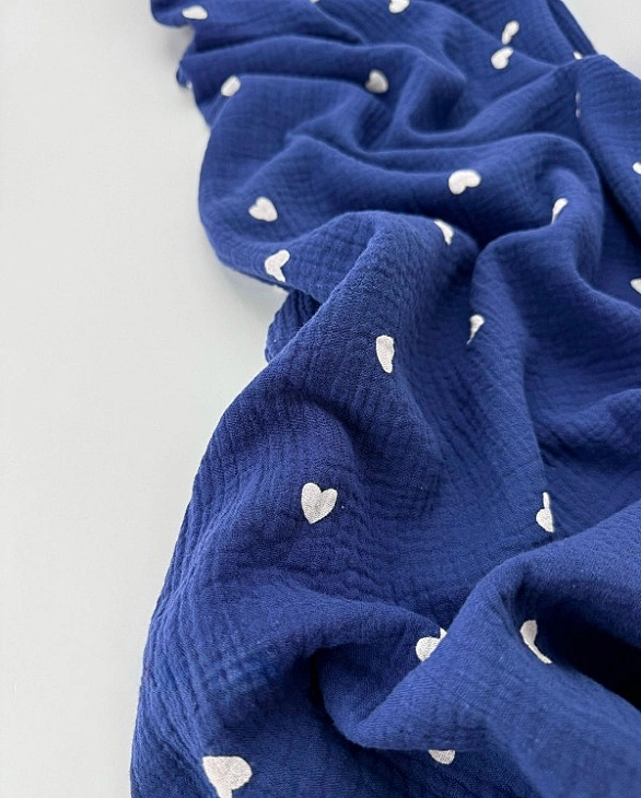 M 303 C39 Муслін жатка 2-х шаровий принт LOVE сердечки білі середні на синьому 100% бавовна 135-140