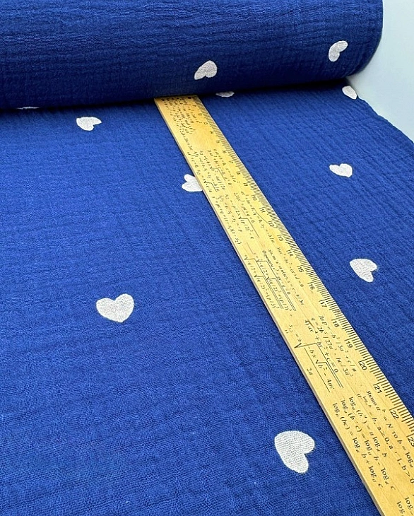 M 303 C39 Муслін жатка 2-х шаровий принт LOVE сердечки білі середні на синьому 100% бавовна 135-140