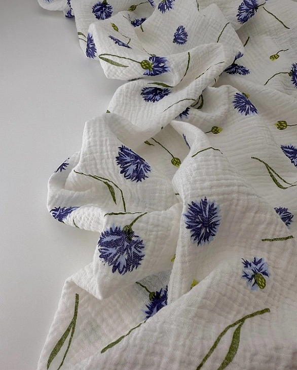 M 5030 C2 Муслін жатка 2-х шаровий принт квіти волошки на молочному 100% бавовна 135-140 см 125-135