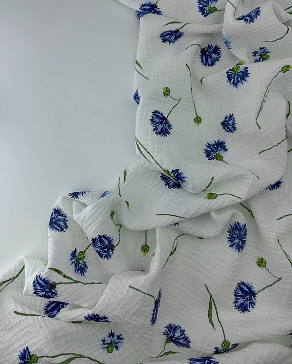 M 5030 C2 Муслін жатка 2-х шаровий принт квіти волошки на молочному 100% бавовна 135-140 см 125-135